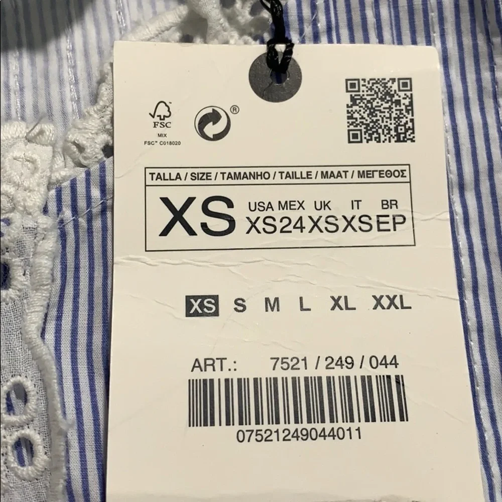🌹NWT. Zara White/Blue Striped Shirt.  Size XS.